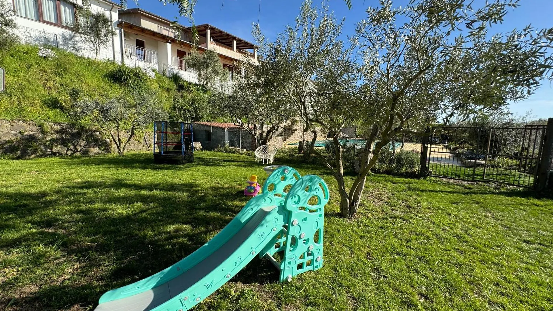 Affittacamere Hotel Domus La Roccia Pozzomaggiore