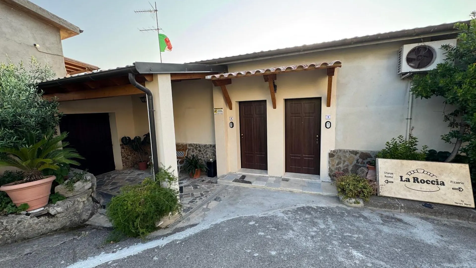 Hotel Domus La Roccia Pozzomaggiore