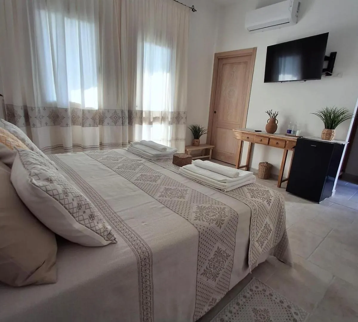 Domus La Roccia Hotell Pozzomaggiore 0*,  Italien