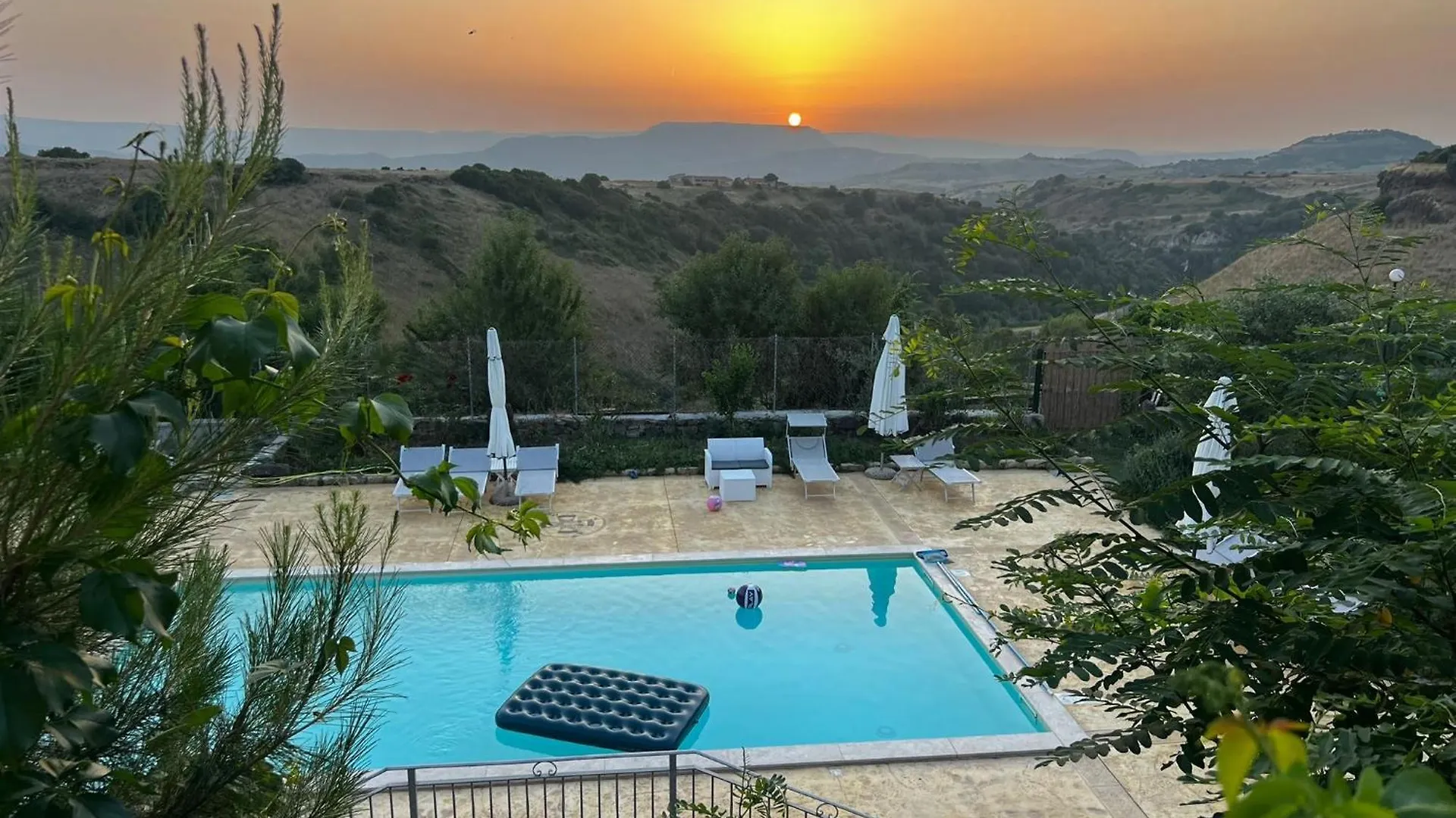 Domus La Roccia Hotell Pozzomaggiore 0*,  Italien
